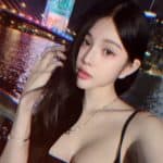 夜景中的自拍，水面倒影